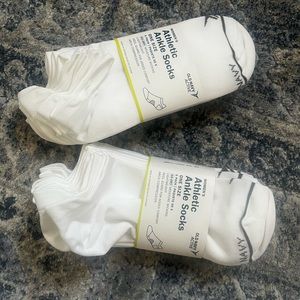Old Navy athletic ankle socks NWT